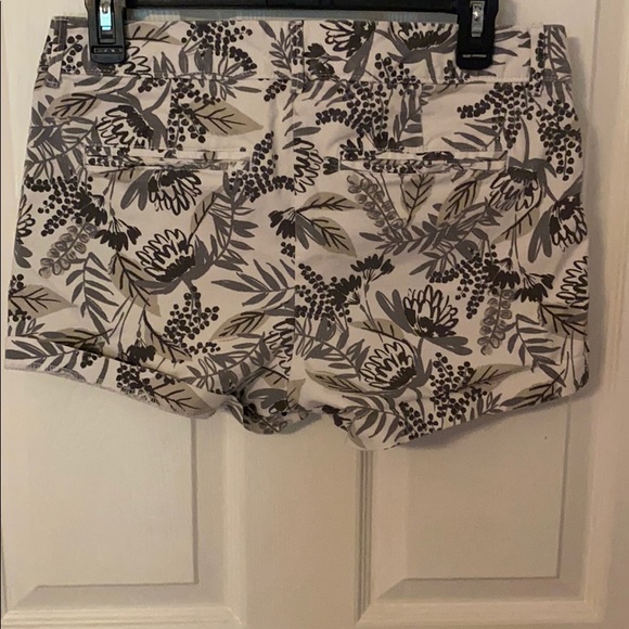 Old navy shorts - Picture 2 of 2
